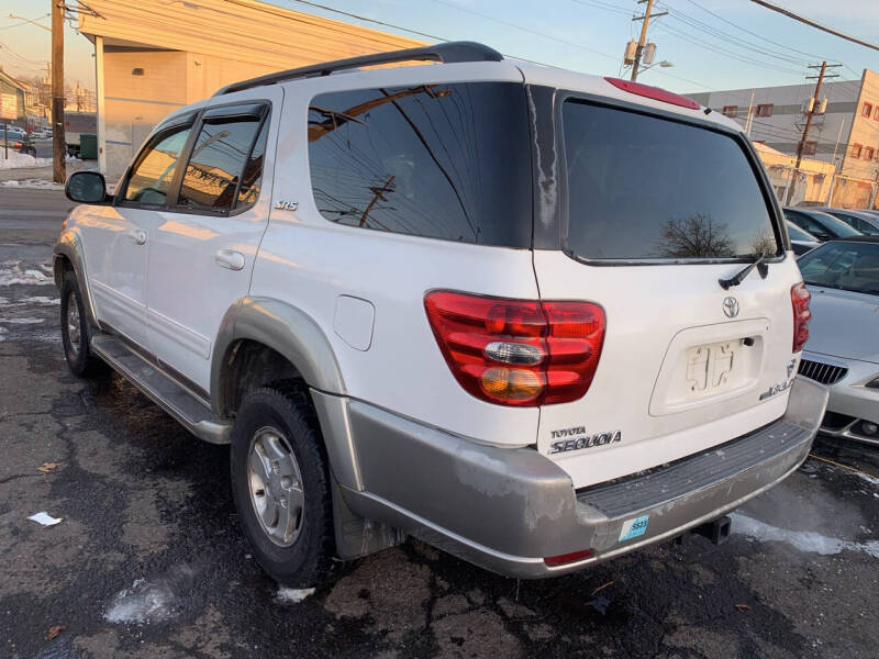 2004 Toyota Sequoia SR5
