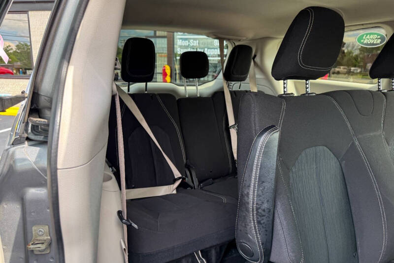 2020 Chrysler Voyager L