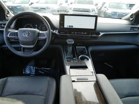 2025 Toyota Sienna Platinum 7-Passenger