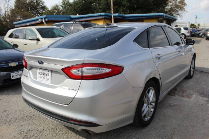 2013 Ford Fusion SE photo 7