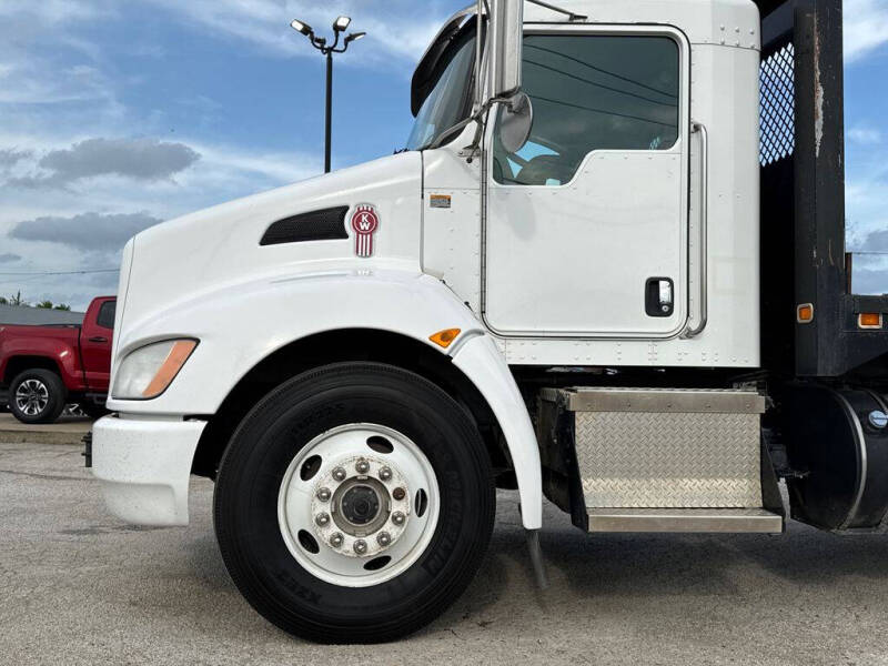 2015 Kenworth T270
