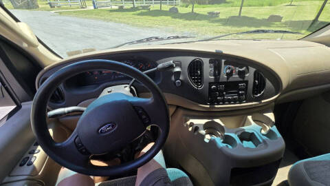 2004 Ford E-Series E-150 XLT
