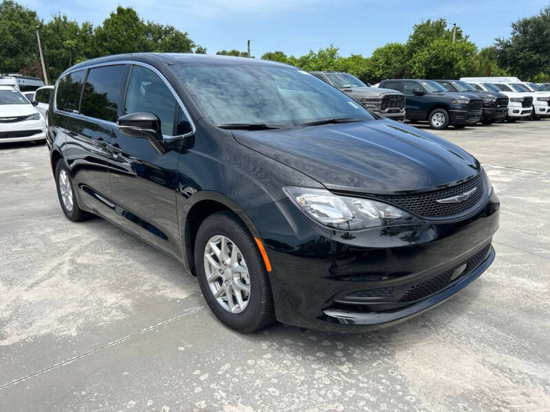 2027 Chrysler Pacifica LX