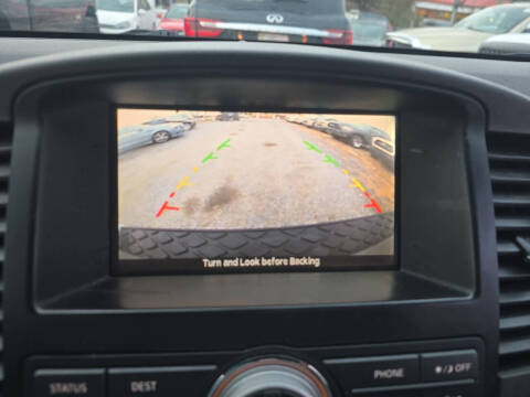 2011 Nissan Pathfinder LE