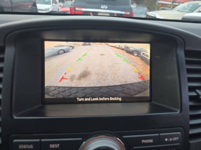 2011 Nissan Pathfinder LE