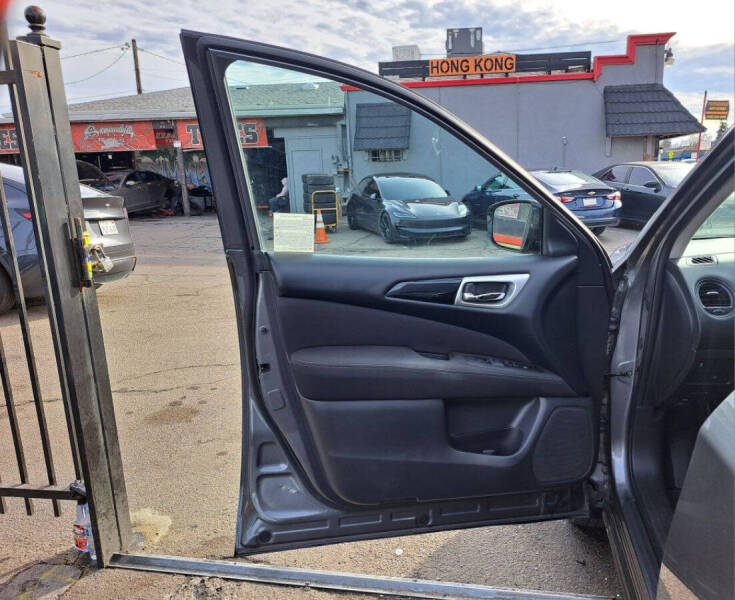 2017 Nissan Pathfinder S