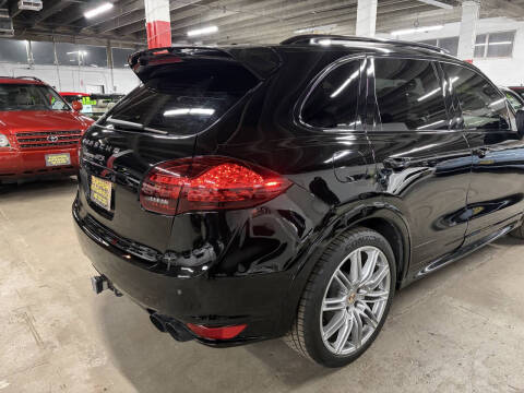 2013 Porsche Cayenne GTS