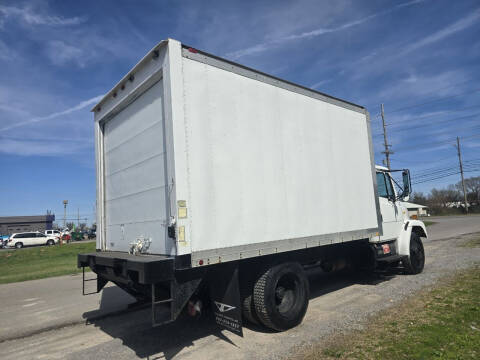 2000 Freightliner FL60