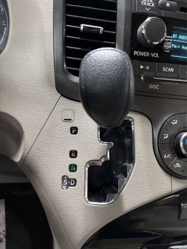 2012 Toyota Sienna LE 8-Passenger