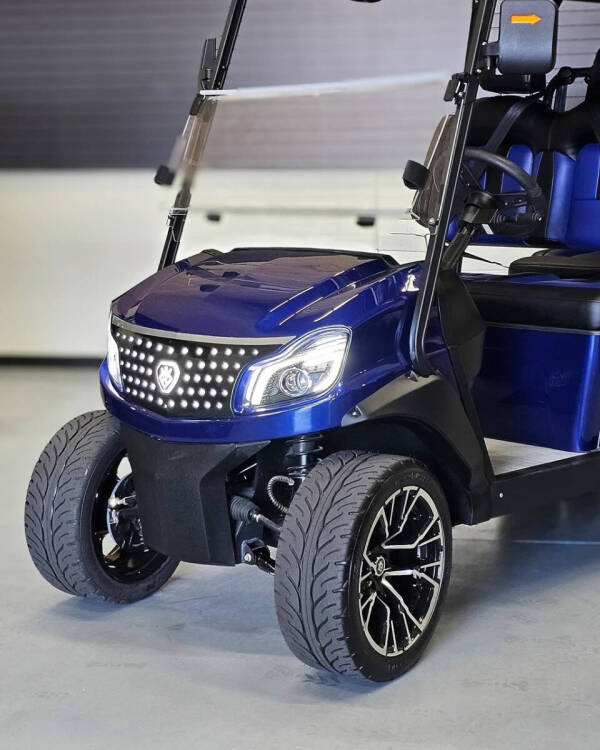 2025 Royal EV Majesty 72volt LSV Forward Fac