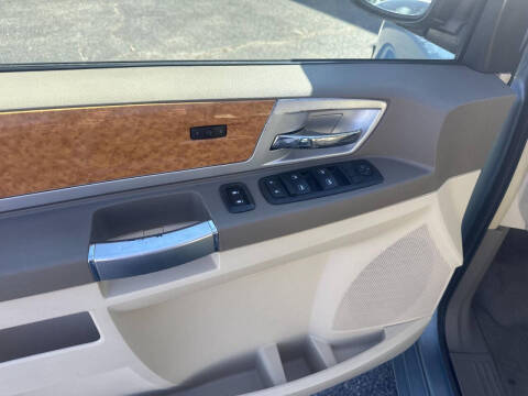 2010 Chrysler Town and Country Limited