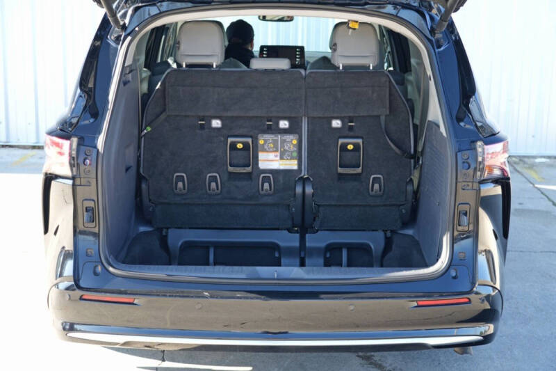 2022 Toyota Sienna Limited 7-Passenger