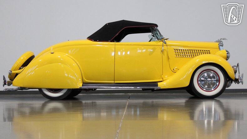 1935 Ford Deluxe