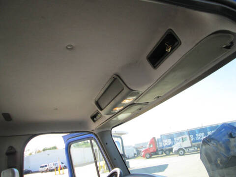 2011 Freightliner Business class M2