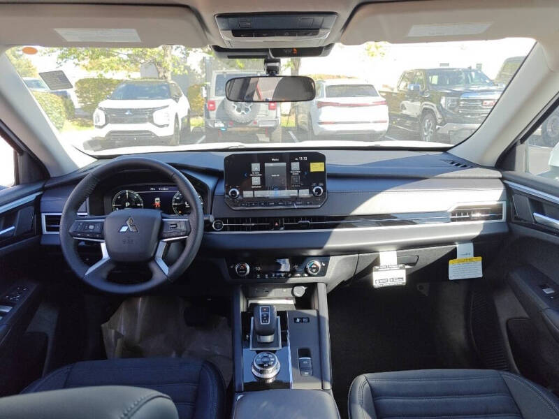 2025 Mitsubishi Outlander PHEV SE