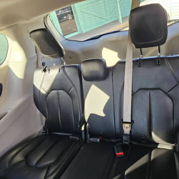 2017 Chrysler Pacifica Touring-L Plus