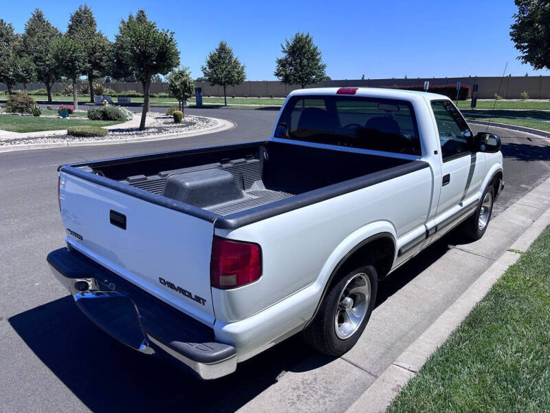 2000 Chevrolet S-10 LS