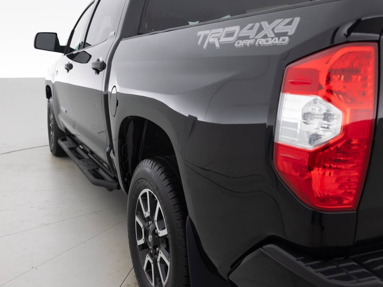 Used Car 2018 Toyota Tundra  Sr5 4x4 4dr Crewmax Cab Pickup Sb (5.7l V8) For Sale Under $30,000 In Coal City, Illinois