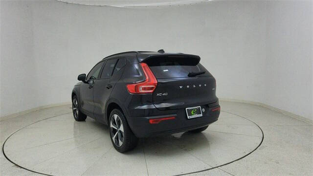 2024 Volvo XC40 B5 Plus Dark Theme