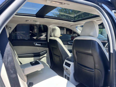 2020 Ford Edge Titanium