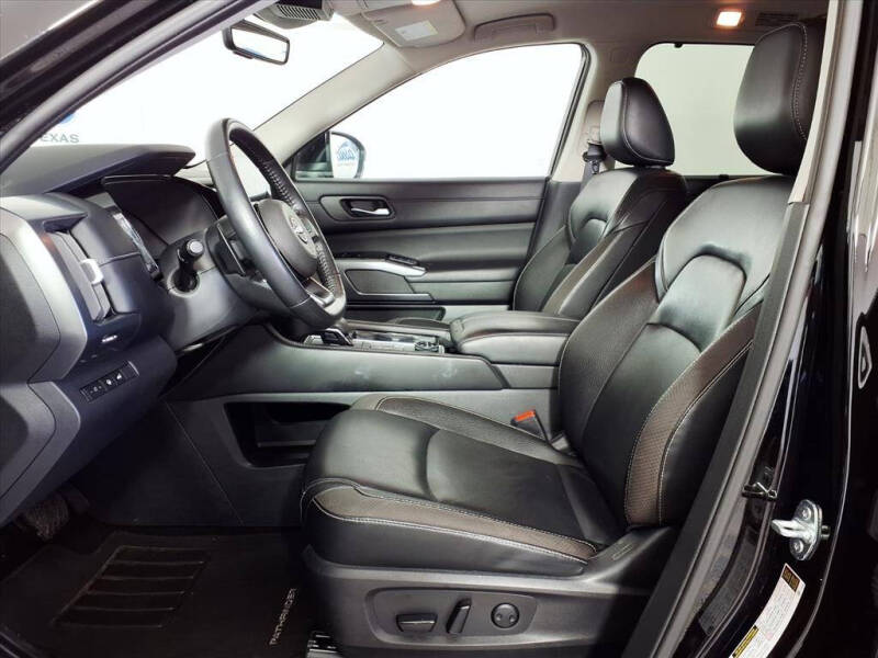 2023 Nissan Pathfinder SL