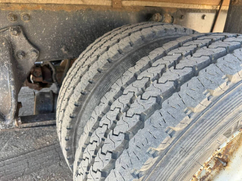 2013 Freightliner M2 106