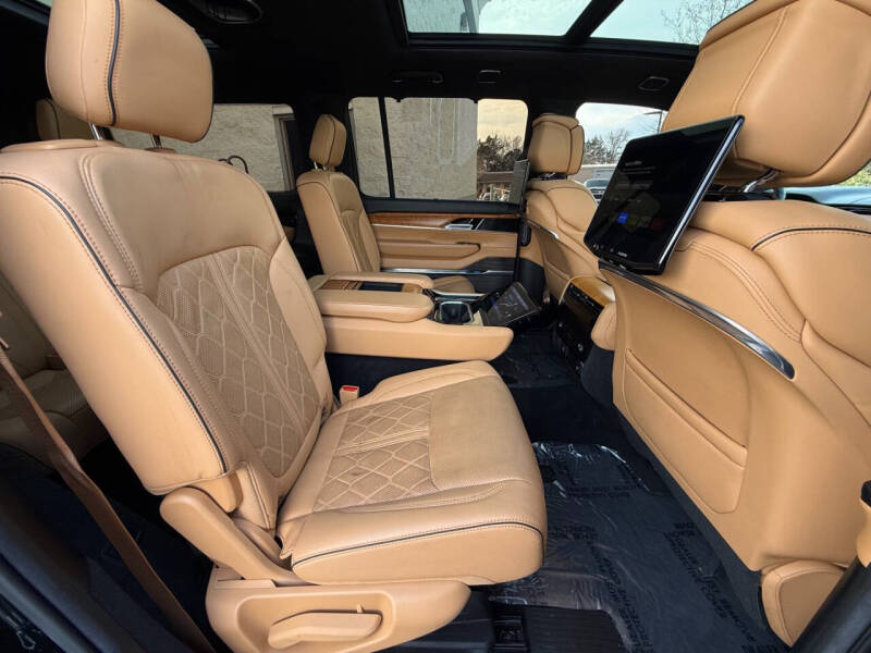 2022 Jeep Grand Wagoneer Series III