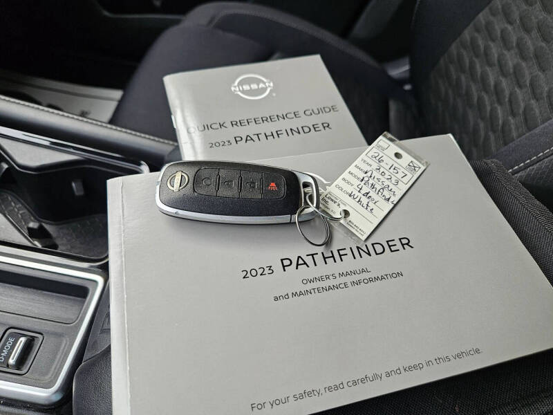 2023 Nissan Pathfinder SV