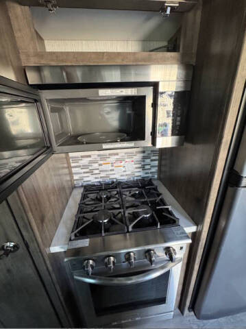 2021 Forest River Sandpiper 379FLOK