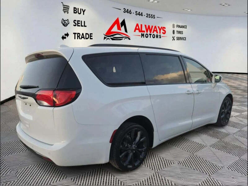 2019 Chrysler Pacifica Touring L Plus