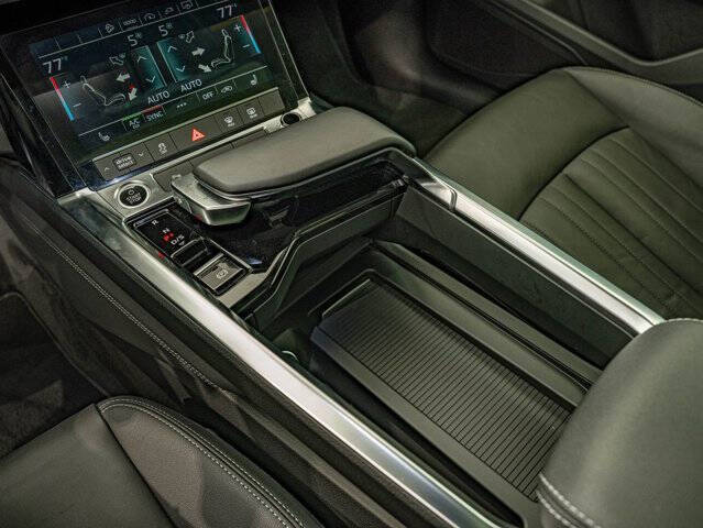 2021 Audi e-tron quattro Premium
