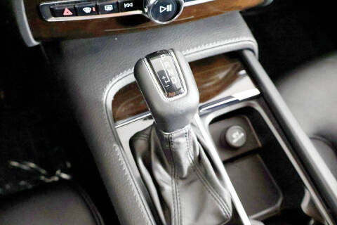 2017 Volvo XC90 T6 Momentum