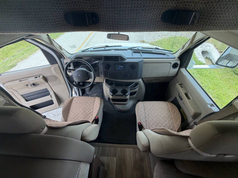 2017 Thor Motor Coach Freedom Elite