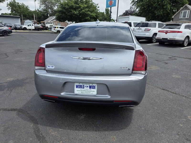 2017 Chrysler 300 S