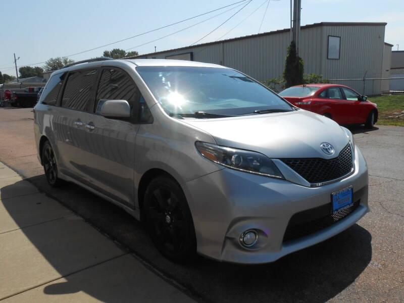 2015 Toyota Sienna SE 8-Passenger