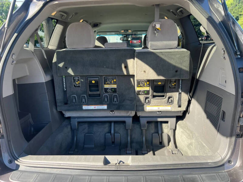 2017 Toyota Sienna LE 7-Passenger