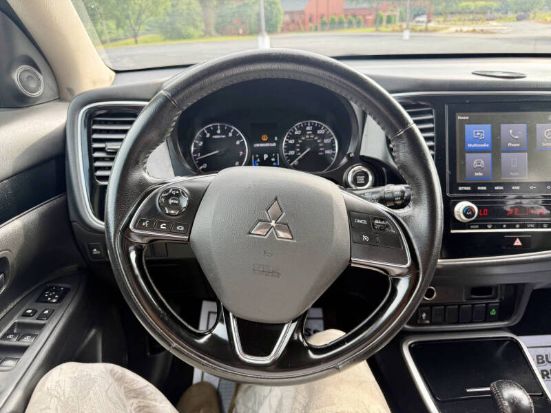 2020 Mitsubishi Outlander LE