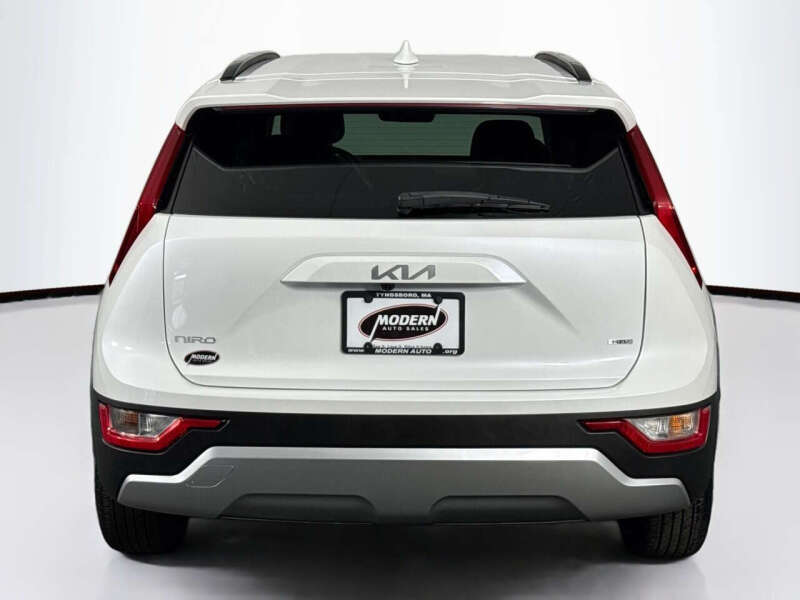 2023 Kia Niro LX