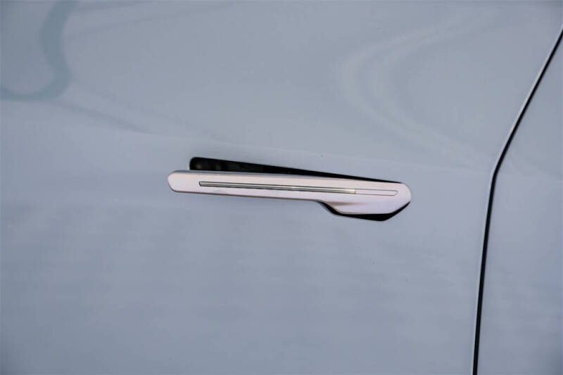 2024 Cadillac LYRIQ Luxury 1