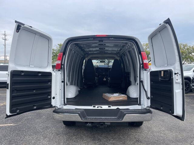 2025 Chevrolet Express 2500