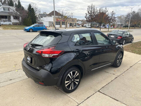 2020 Nissan Kicks SR