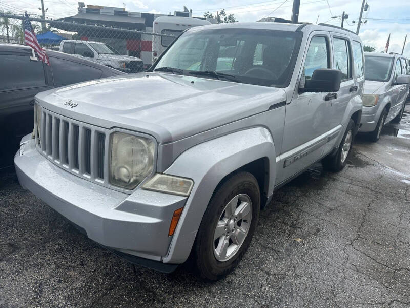 2011 Jeep Liberty Sport photo 2