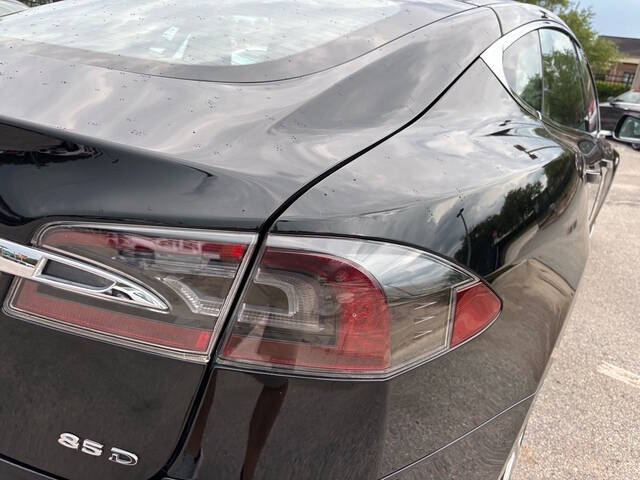 2015 Tesla Model S 11