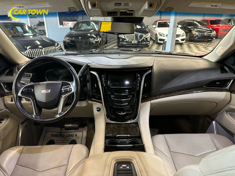 2018 Cadillac Escalade Luxury