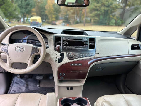 2011 Toyota Sienna XLE 8-Passenger