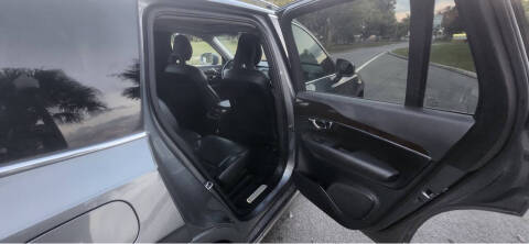 2016 Volvo XC90 T6 Momentum