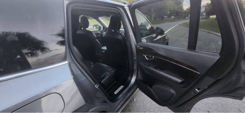 2016 Volvo XC90 T6 Momentum