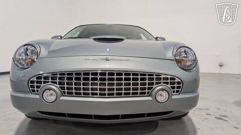2004 Ford Thunderbird