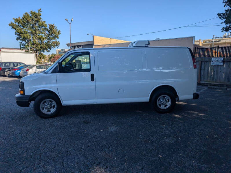 2007 Chevrolet Express Cargo null photo 3