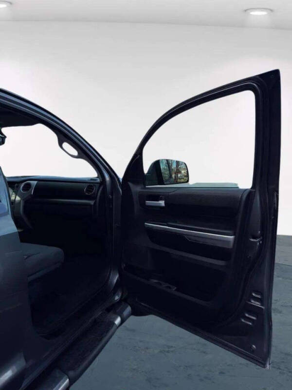 2017 Toyota Tundra SR5